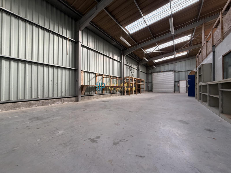Entrepôt - 350 m²