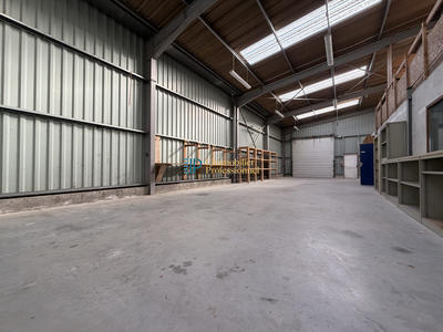 Entrepôt - 350 m²