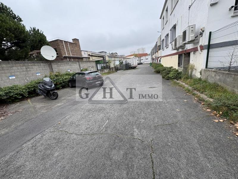 Entrepôt - 2 391 m²