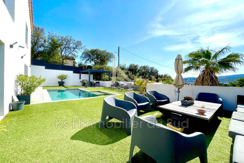 Villa - 297 m² - 9 pièces