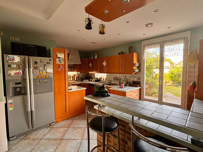 Maison - 202 m² - 7 pièces