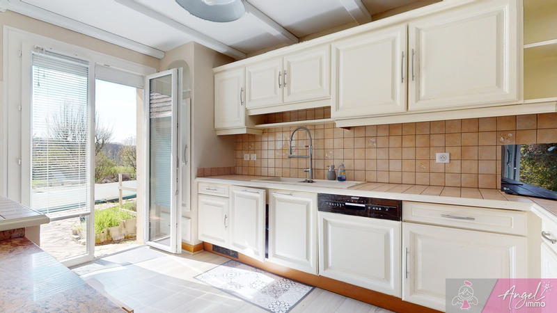 Maison - 230 m² - 9 pièces