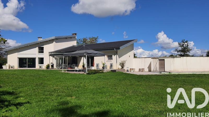 Maison - 446 m² - 9 pièces
