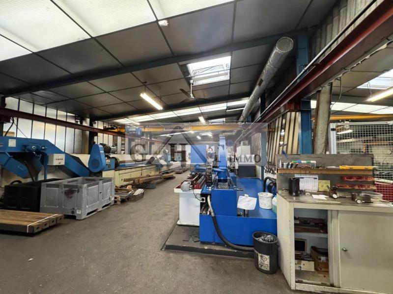 Entrepôt - 1 850 m²