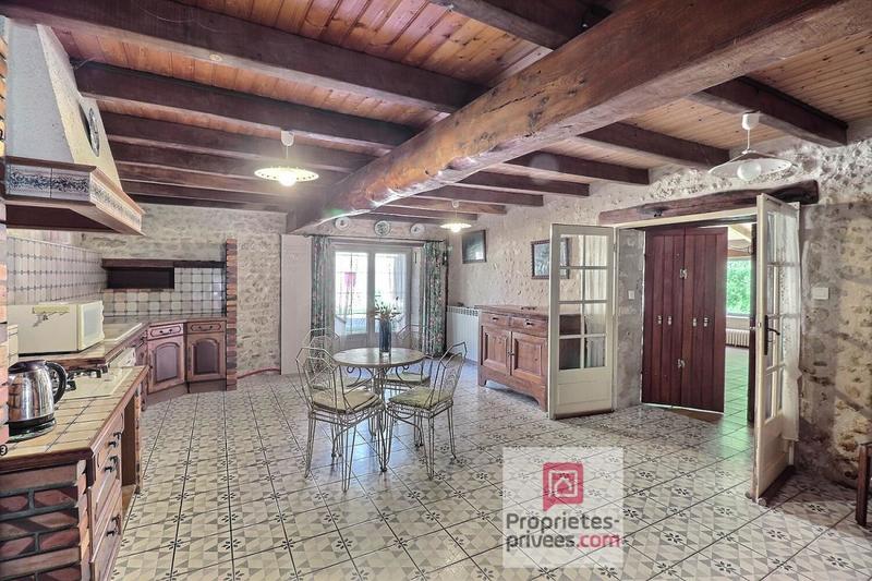 Maison - 230 m² - 13 pièces