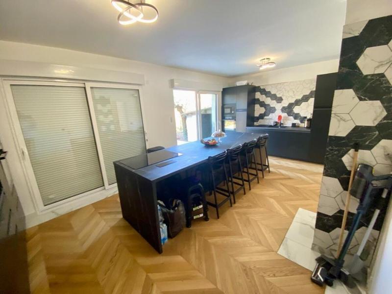 Maison - 230 m² - 7 pièces