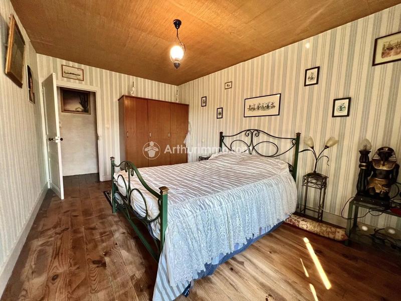 Maison - 220 m² - 8 pièces