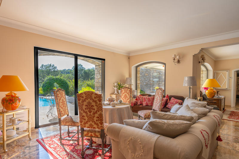 Villa - 300 m² - 8 pièces