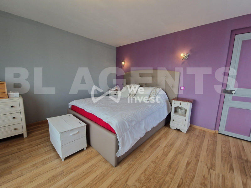 Maison - 220 m² - 8 pièces