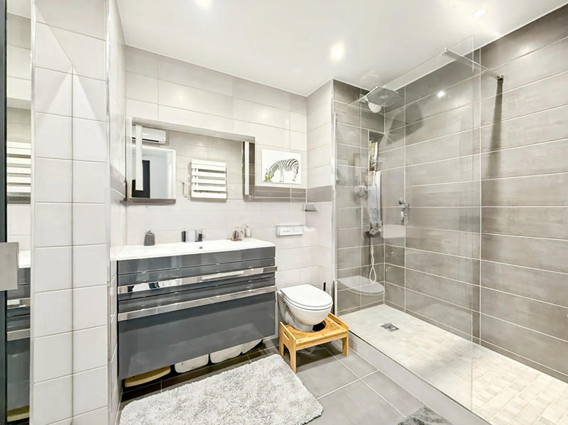 Appartement - 94 m² - 5 pièces