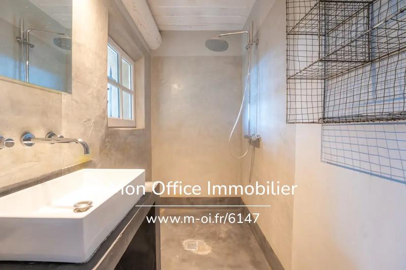 Propriété - 290 m² - 9 pièces