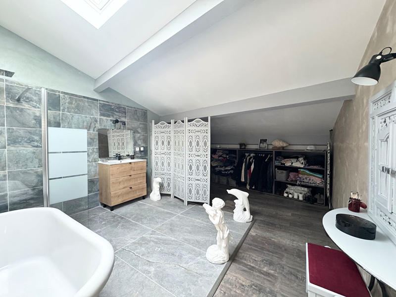 Maison - 102 m² - 5 pièces