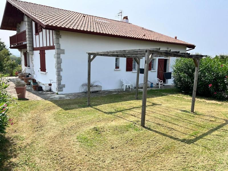 Maison - 250 m² - 7 pièces