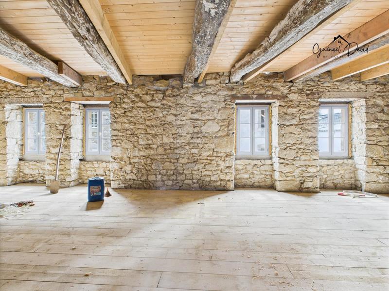 Maison - 260 m² - 8 pièces