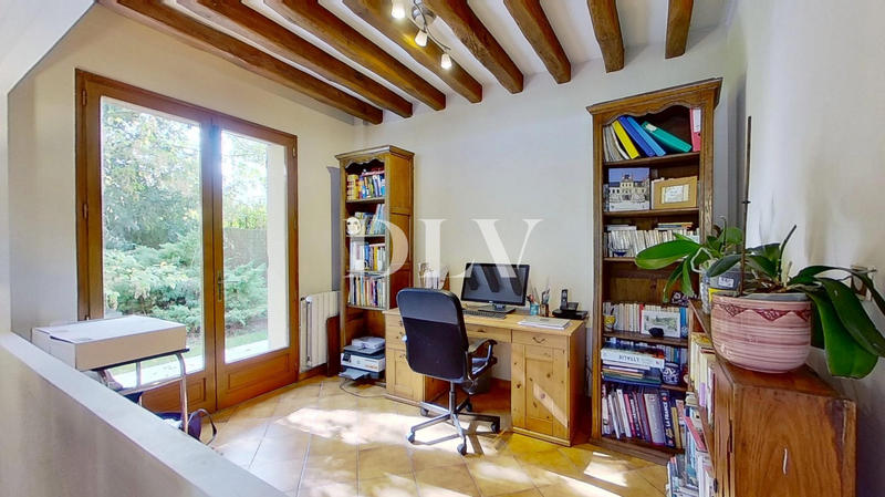 Maison - 214 m² - 8 pièces