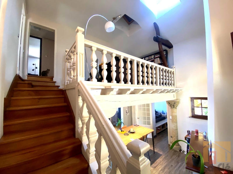 Maison - 300 m² - 11 pièces