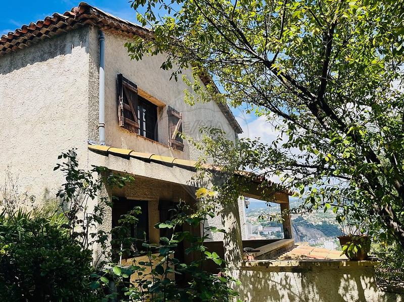 Propriété - 213 m² - 9 pièces