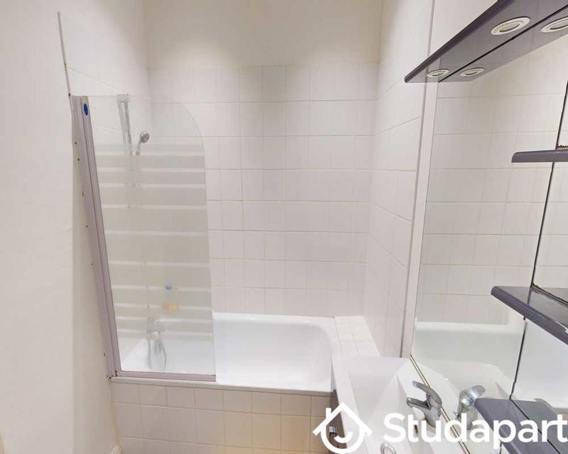 Chambre - 80 m² - 1 pièce