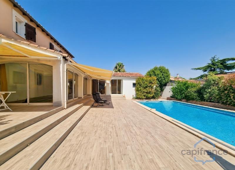 Maison - 222 m² - 8 pièces