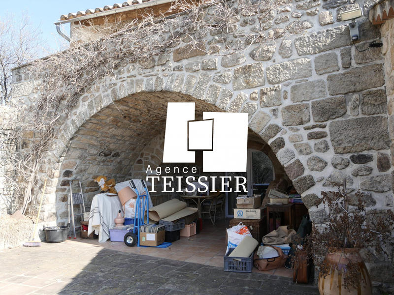 Maison - 286 m² - 9 pièces