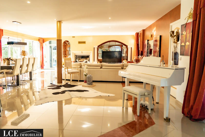 Villa - 570 m² - 10 pièces