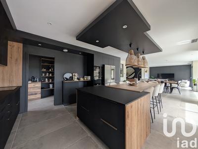 Maison - 237 m² - 8 pièces