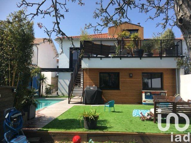 Maison - 207 m² - 7 pièces