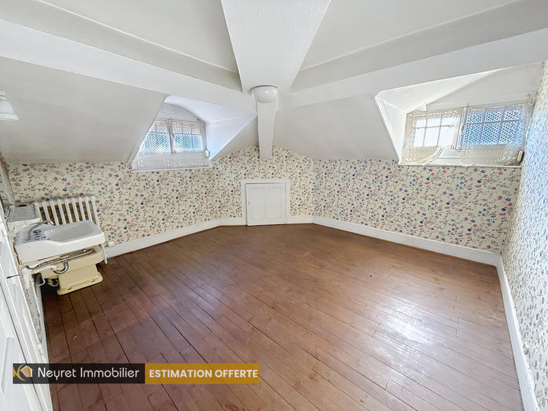 Maison - 277 m² - 12 pièces