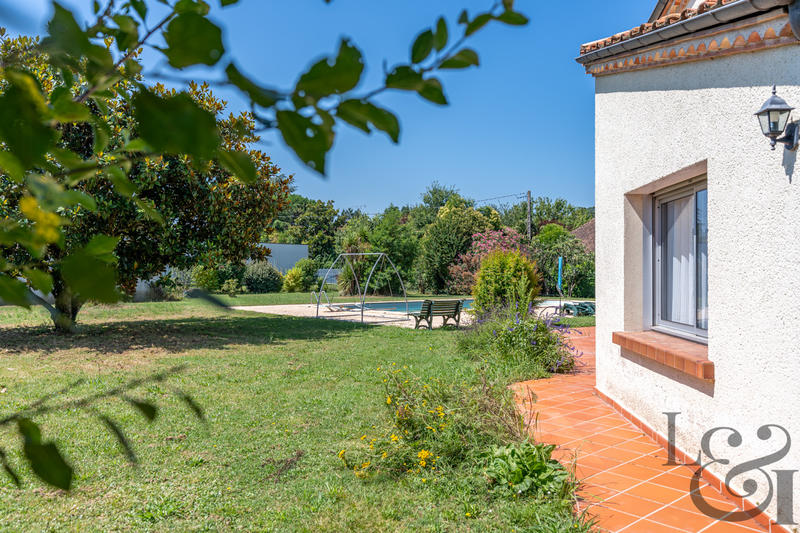 Maison - 220 m² - 9 pièces