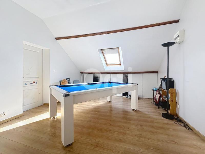 Maison - 203 m² - 6 pièces