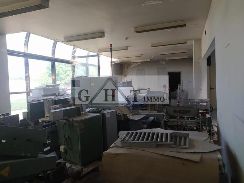 Entrepôt - 3 500 m²