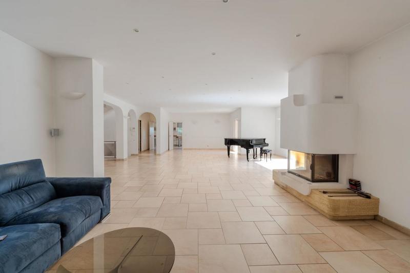 Villa - 303 m² - 6 pièces