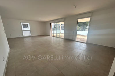 Appartement - 94 m² - 4 pièces