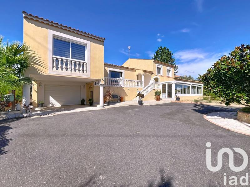 Maison - 240 m² - 5 pièces