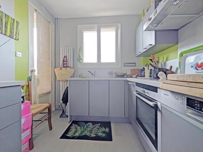 Appartement - 82 m² - 3 pièces