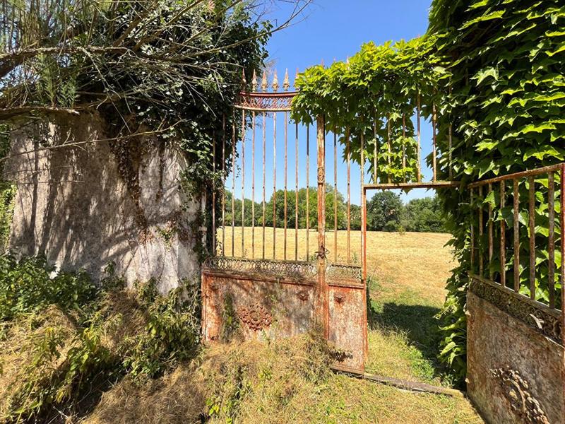 Maison - 235 m² - 14 pièces