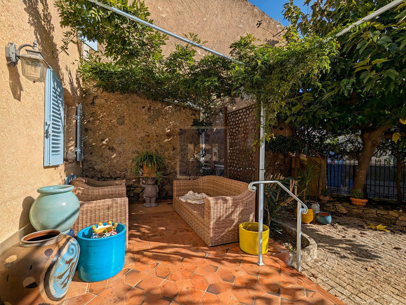 Villa - 279 m² - 8 pièces