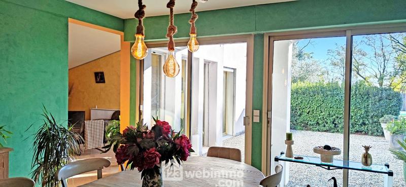 Maison - 240 m² - 7 pièces