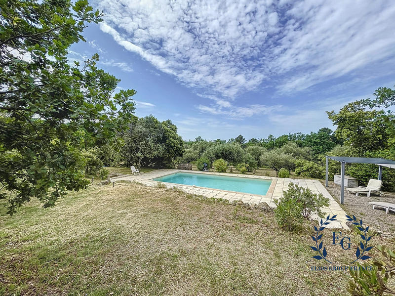 Maison traditionnelle - 218 m² - 6 pièces