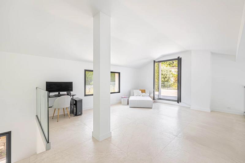 Maison - 375 m² - 10 pièces