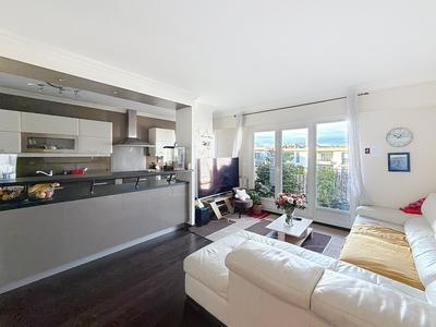 Appartement - 82 m² - 3 pièces