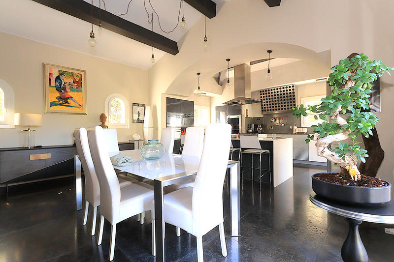 Maison - 357 m² - 8 pièces