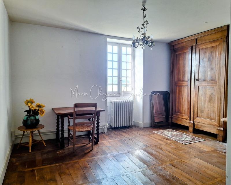 Maison - 222 m² - 8 pièces
