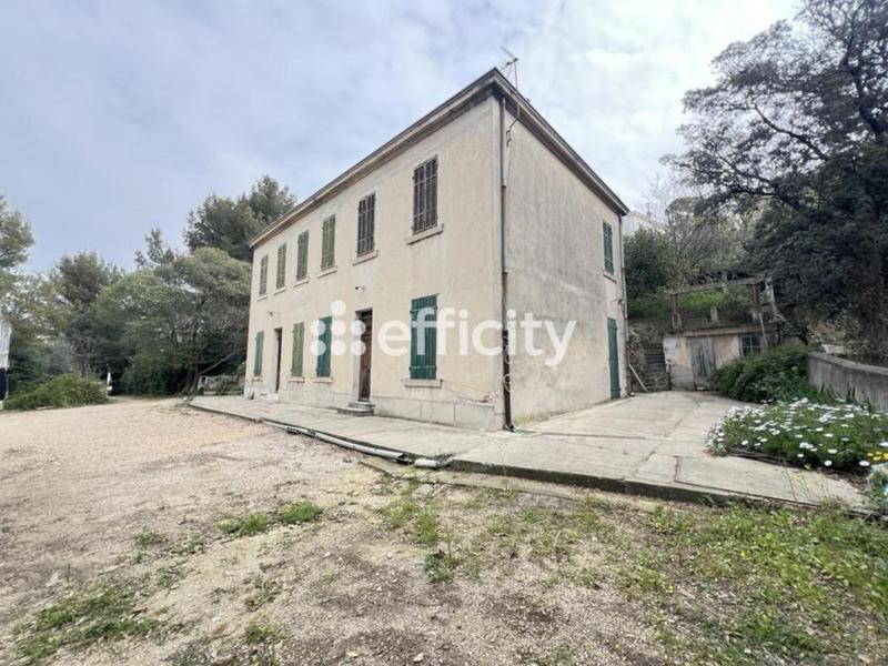 Maison - 180 m² - 7 pièces