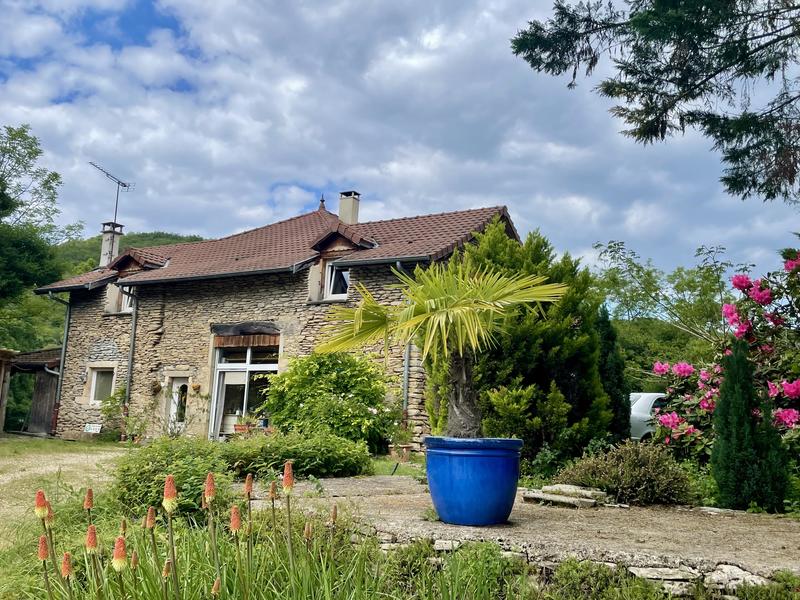 Maison en pierre - 255 m² - 8 pièces