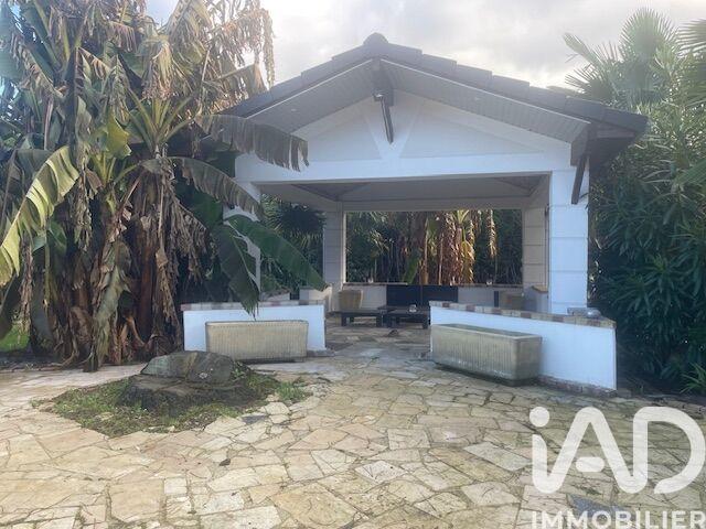 Maison - 230 m² - 8 pièces