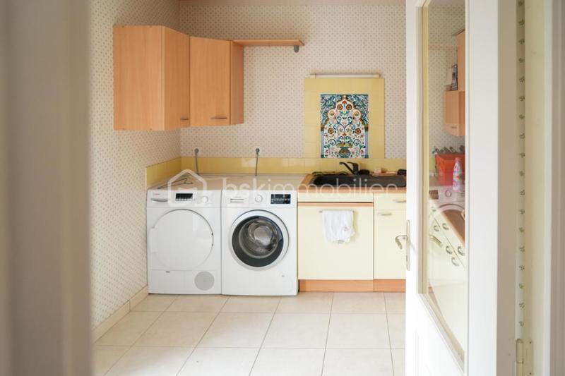 Maison - 230 m² - 9 pièces