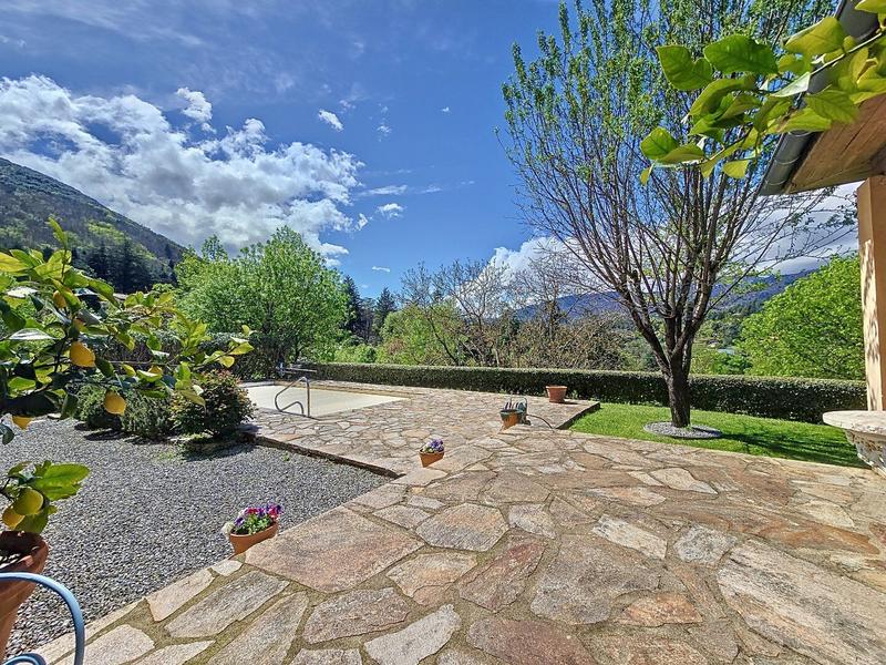 Villa - 214 m² - 6 pièces