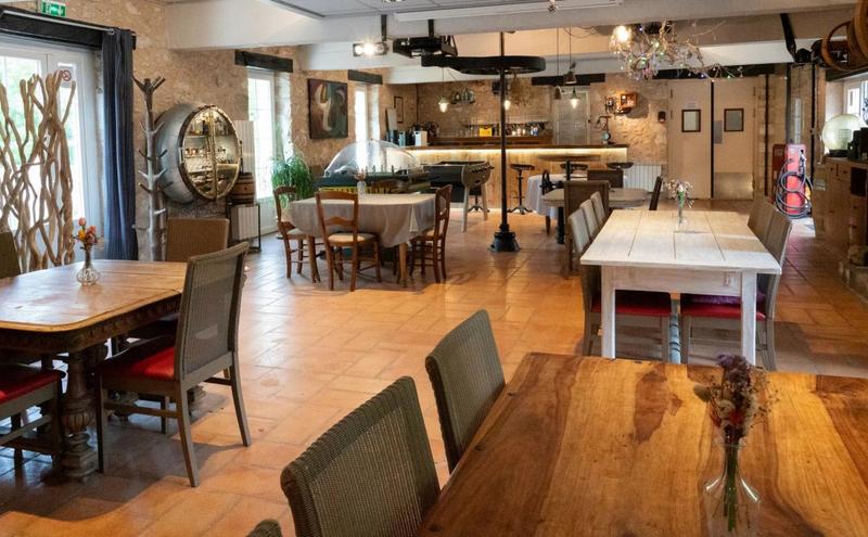 Propriété - 750 m² - 16 pièces