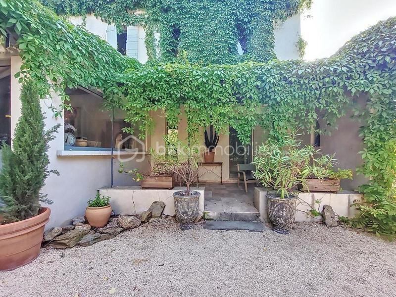 Maison - 254 m² - 8 pièces